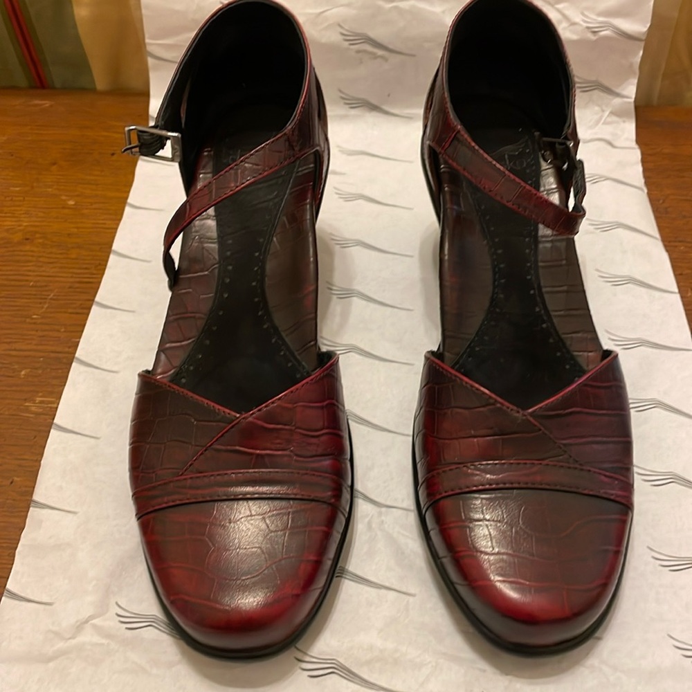 Dansko Roxy Red Crocs low heels Sz 39